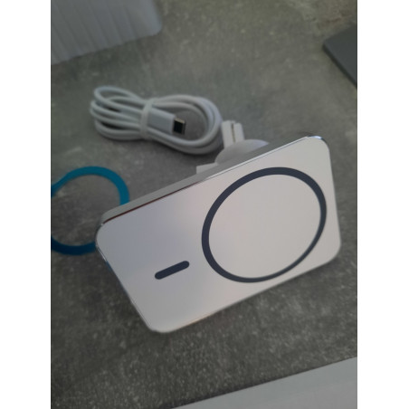 Magnetinis automobilinis telefono kroviklis su bevieliu krovimu 15W M1 (Prekė su defektu 9902292)