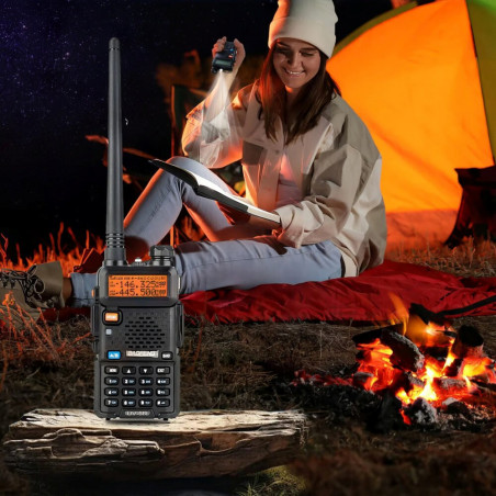 Racijų su ausinėmis komplektas Baofeng 5R 2 vnt.