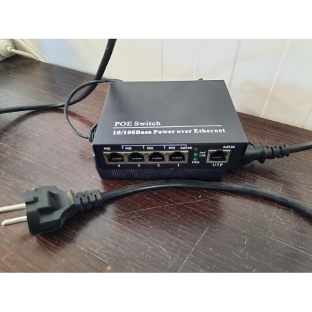 Šakotuvas TST SWITCH POE SPS-4P/1 (Prekė su defektu 9903100)