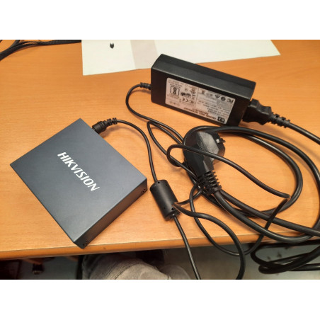 Hikvision DS-3E0105P-E(B) 4-Port PoE komutatorius (Prekė su defektu 9903107)