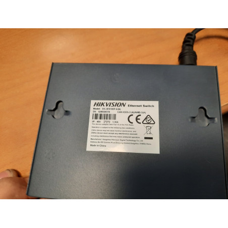 Hikvision DS-3E0105P-E(B) 4-Port PoE komutatorius (Prekė su defektu 9903107)