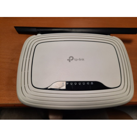 TP-LINK Maršrutizatorius Wi-Fi 2.4GHz 300Mbit/s 4xLAN (Prekė su defektu 9903110)
