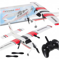 Cessna 182 radijo bangomis...